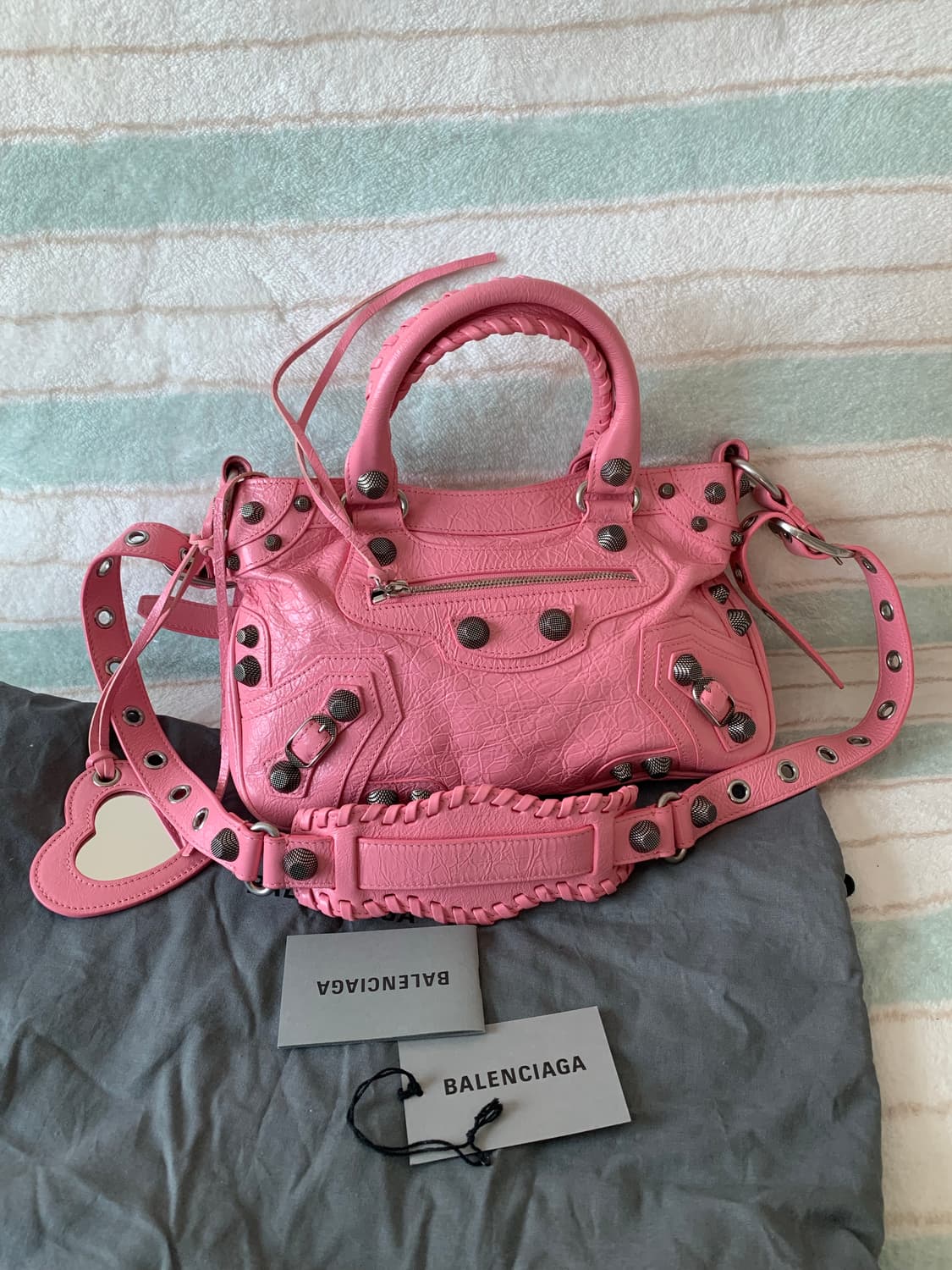 발렌시아가 모터백 네오카골 미디움  상품이미지1