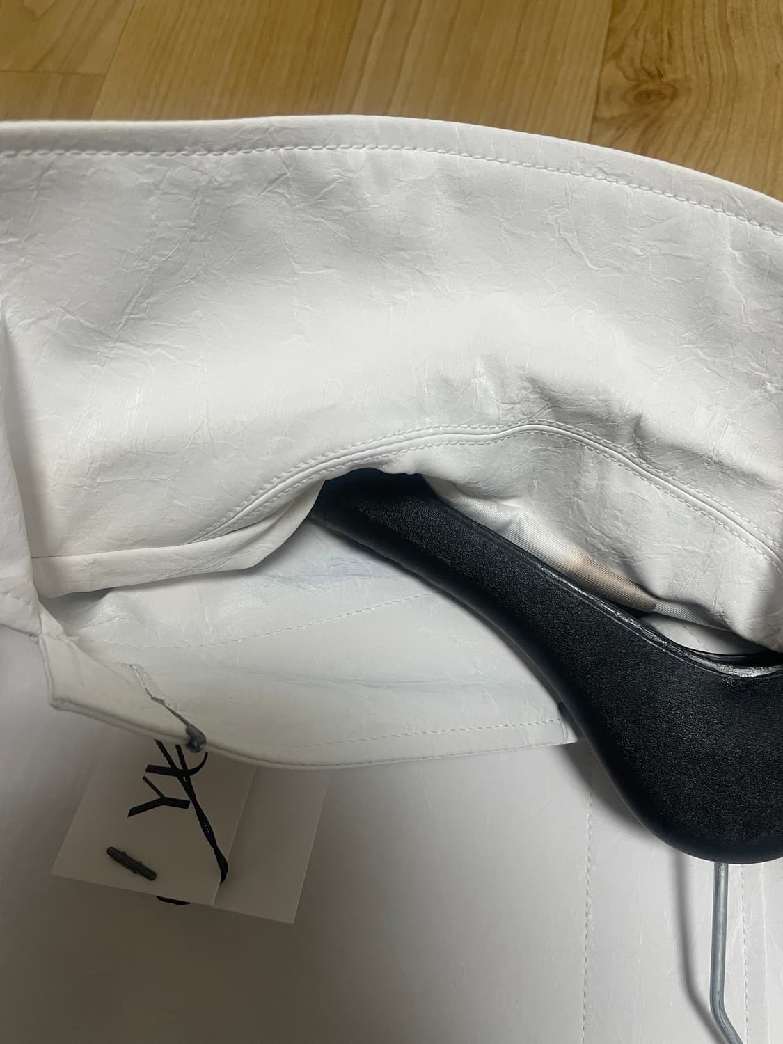 유센틱 레더 라이크 코트형 패딩 화이트 01 상품이미지9