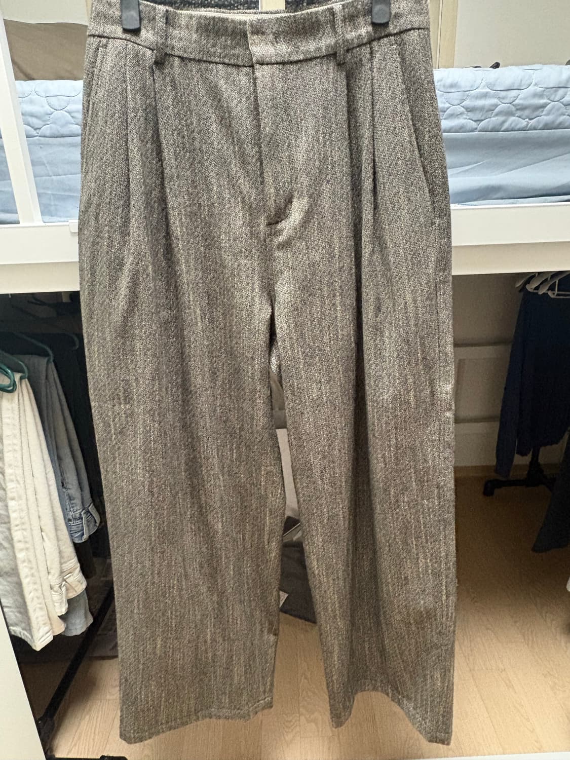 아모멘토 24fw 트위드 투 턱 와이드 팬츠 차콜 상품이미지2