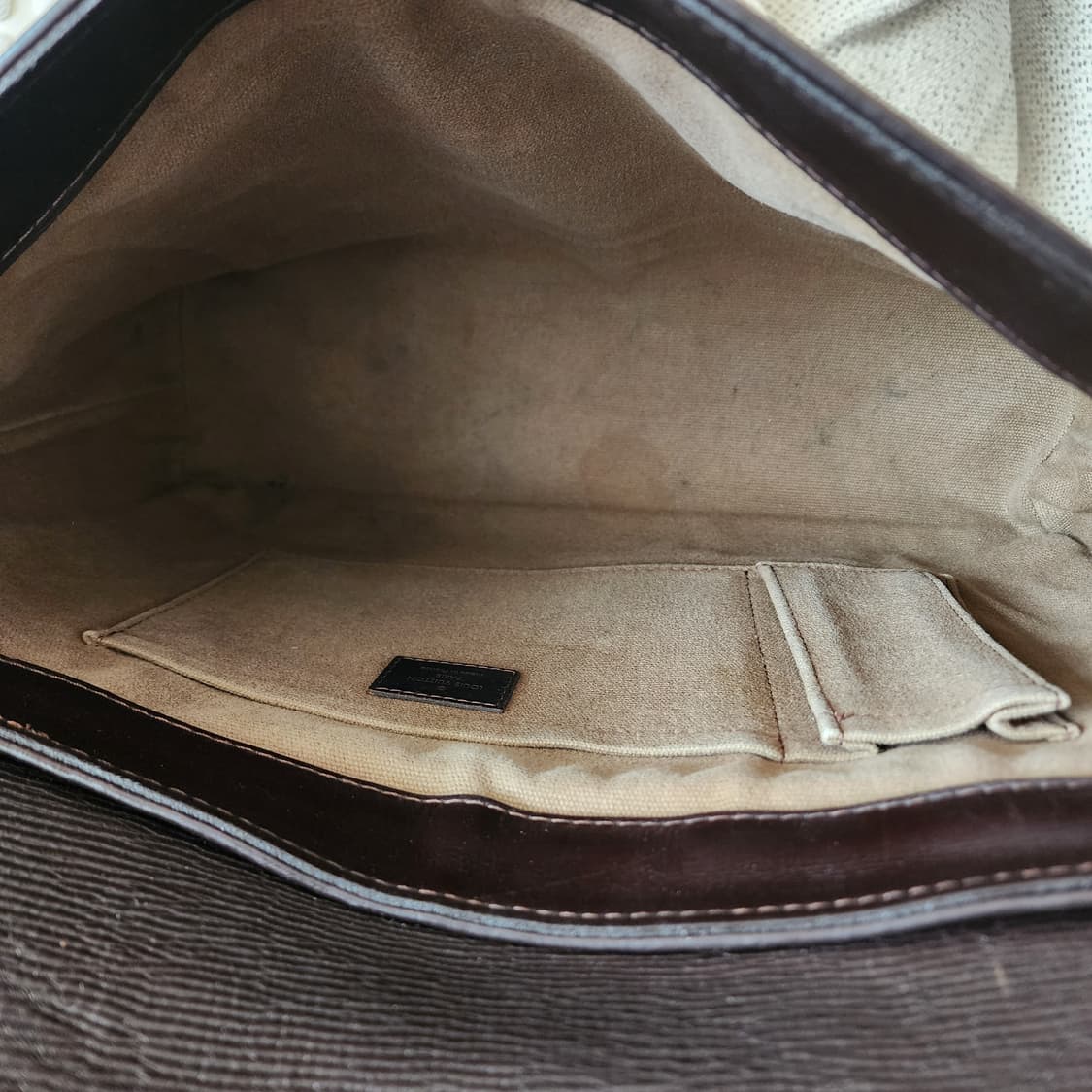 상태양호 루이비통 유타 레더 메신저 남성 숄더백 크로스백 다크브라운 상품이미지8