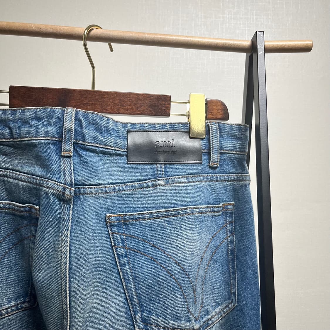 정품 33) 아미 AMI 테이퍼드 핏 데님 청바지 상품이미지3