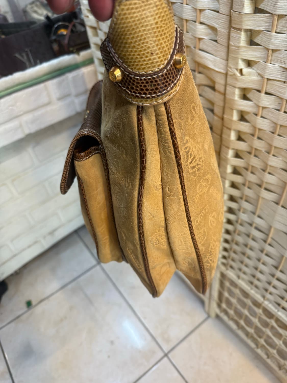 정품 로에베 160주년기념 판 배지 크로스백 팝니다 상품이미지4