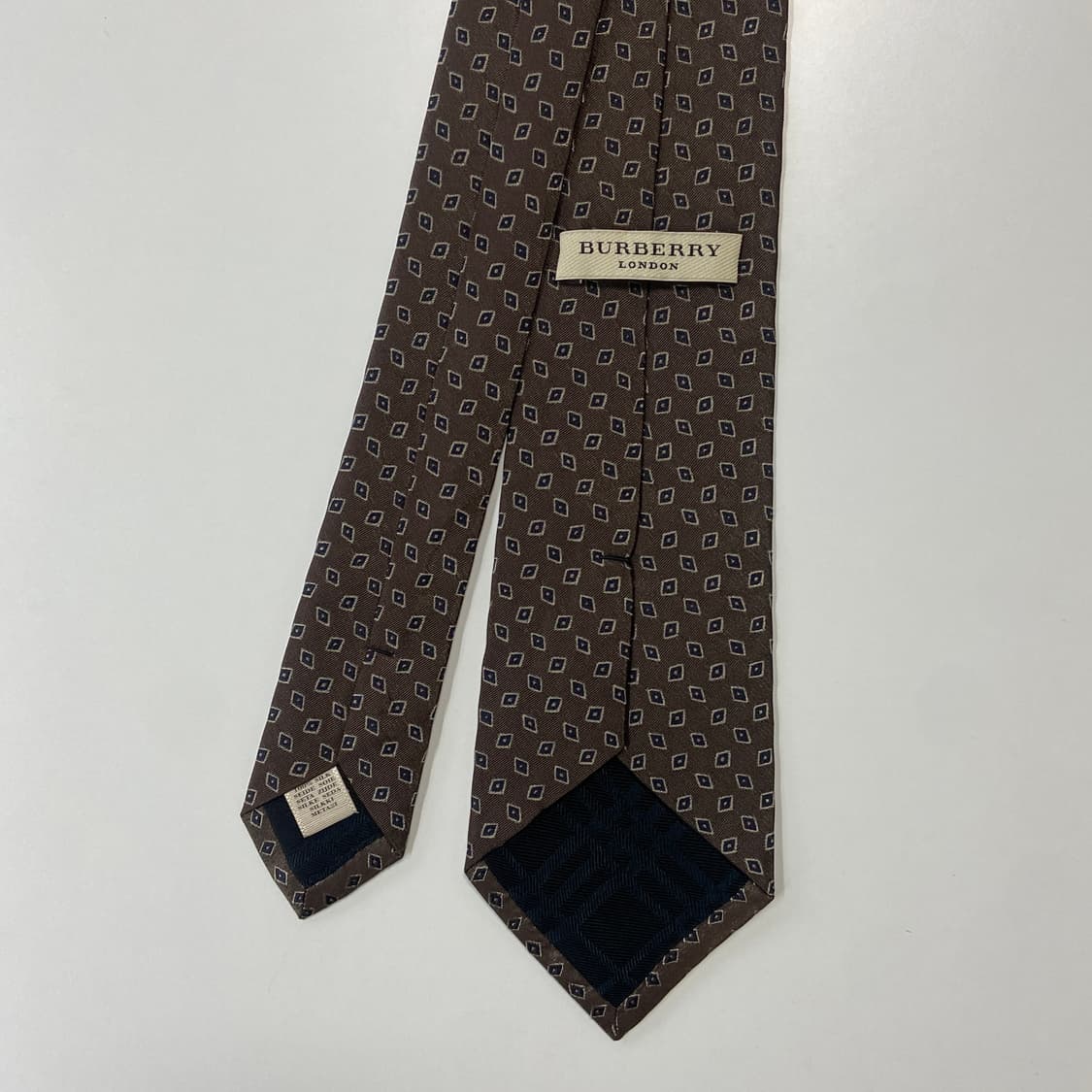 버버리 심플로고 신형라벨 명품 정품 넥타이 (Burberry)8.6cm 상품이미지3