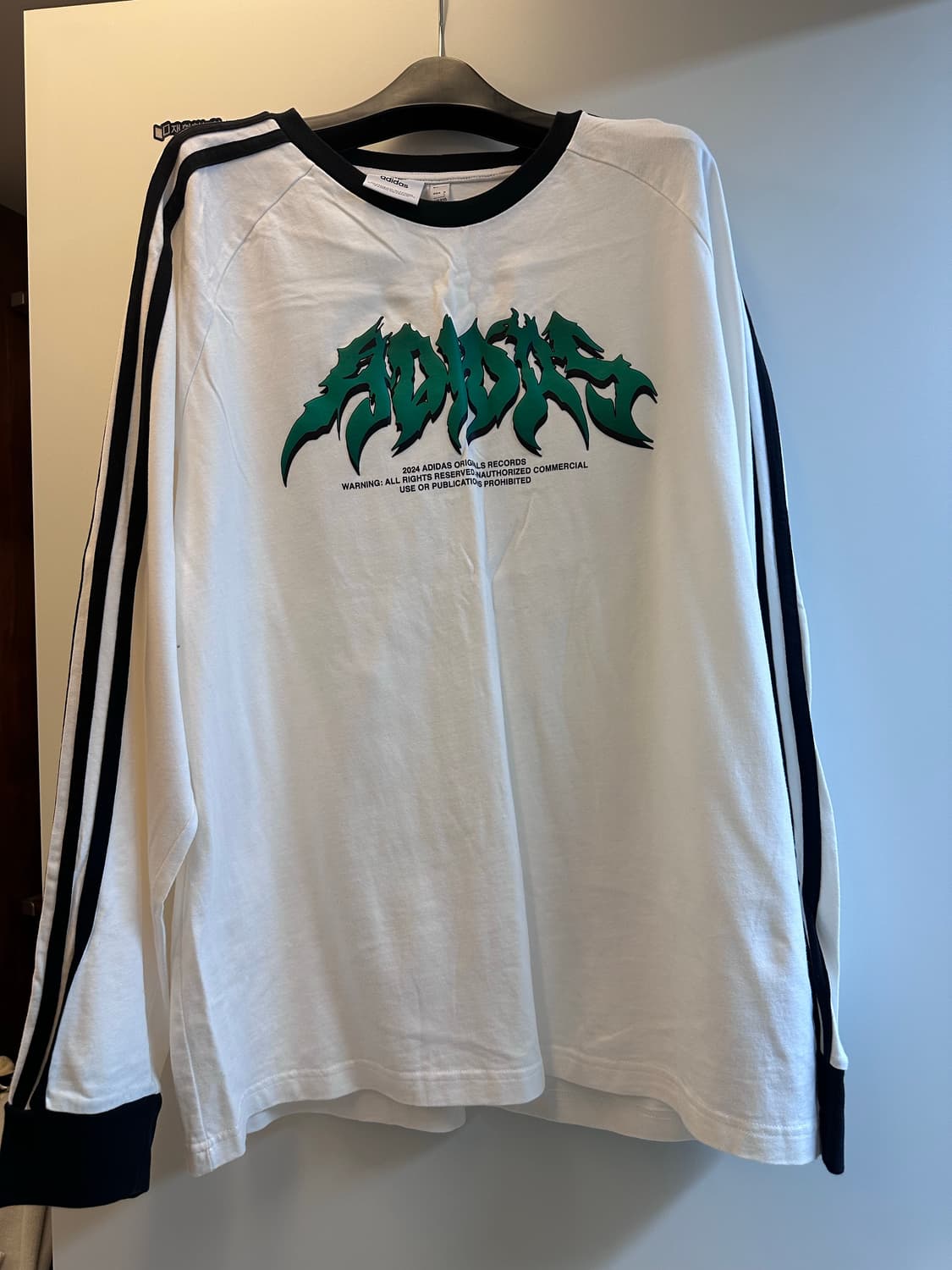 아디다스 플레임 삼선 롱슬리브티 상품이미지1