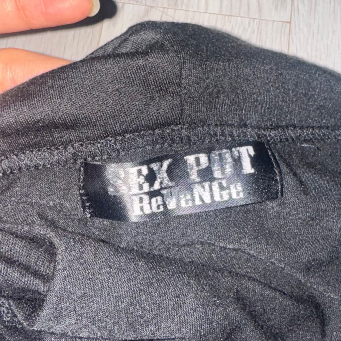 ”sexpotrevenge“Detail Damage Long Slee 상품이미지5