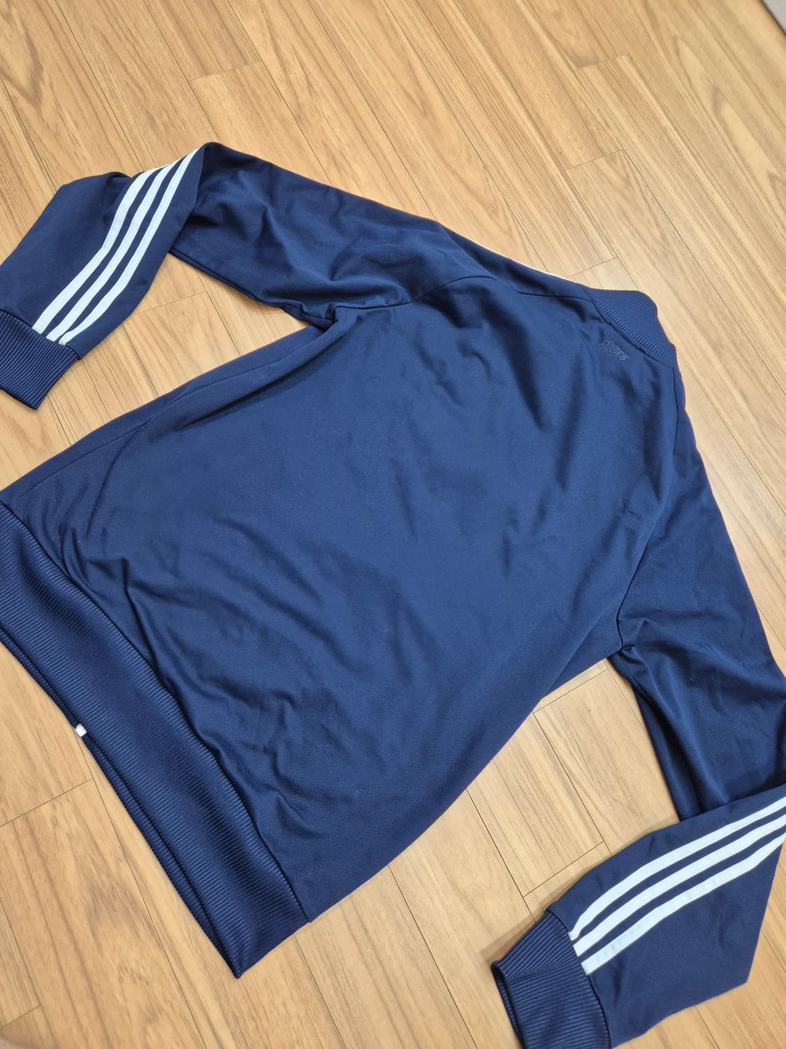 아디다스 독일 져지입니다
- 색상은 네이비이고 사이즈는 100입니다
-  상품이미지2