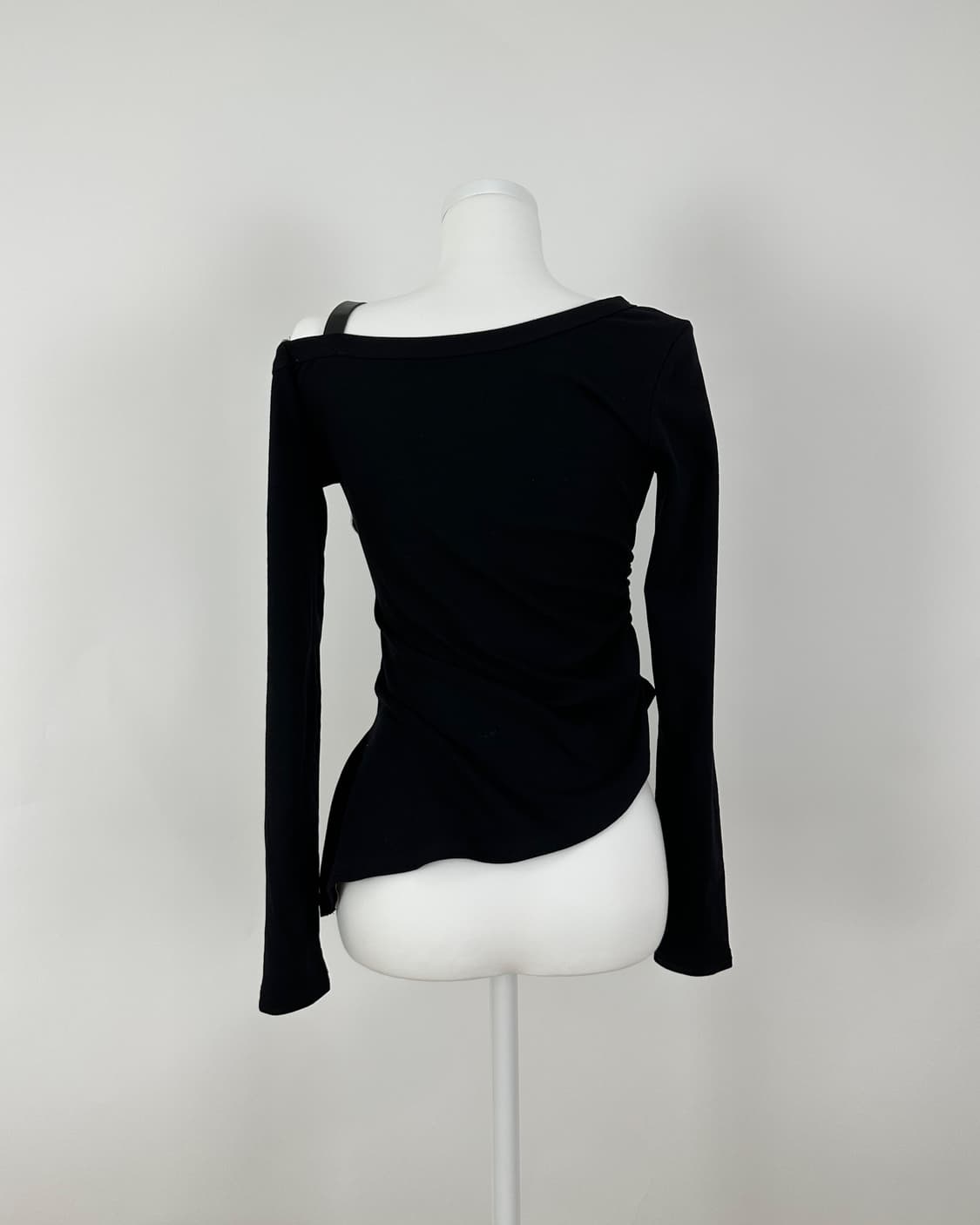 블랙 레터링 언발 긴팔티 상품이미지7