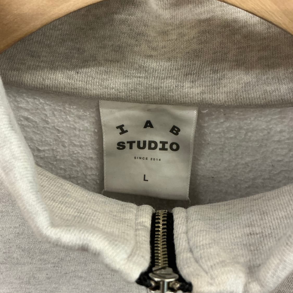 아이앱 스튜디오 하프집업 풀오버 상품이미지2