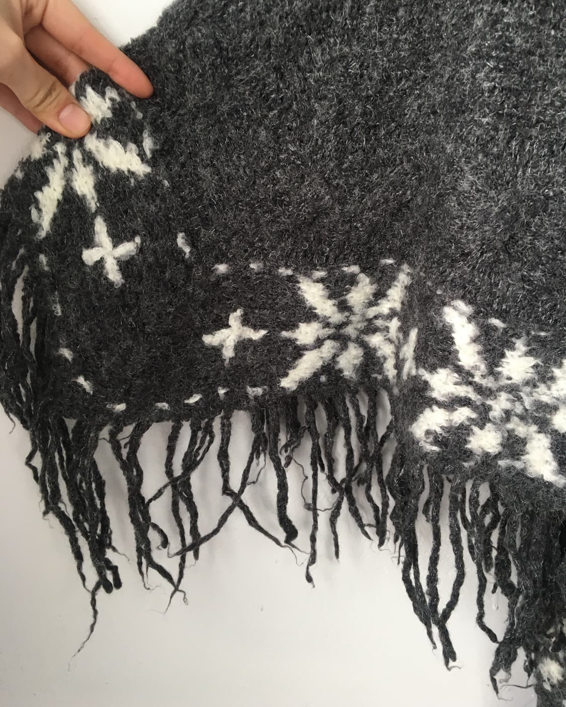 Snow point fringe hood knit cape 상품이미지5