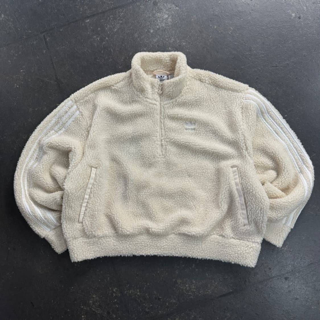 아디다스 크롭 후리스 맨투맨  상품이미지1