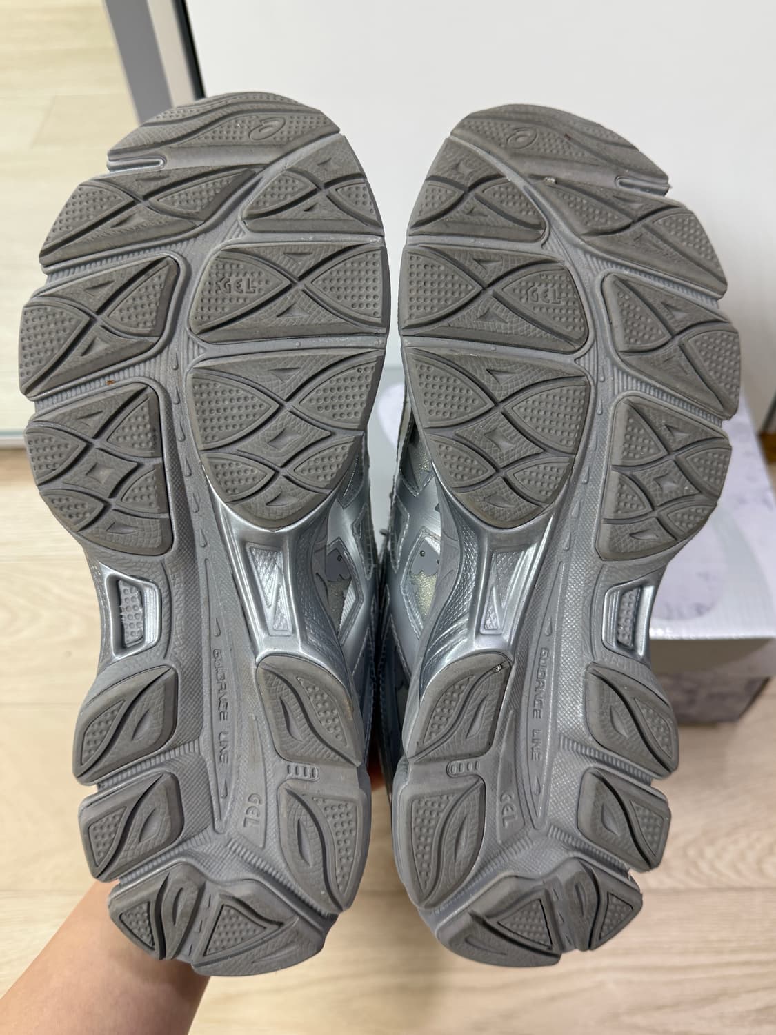 아식스 x 세실리에 반센 젤 큐물러스 16 그레이 255사이즈 (Krea 상품이미지2