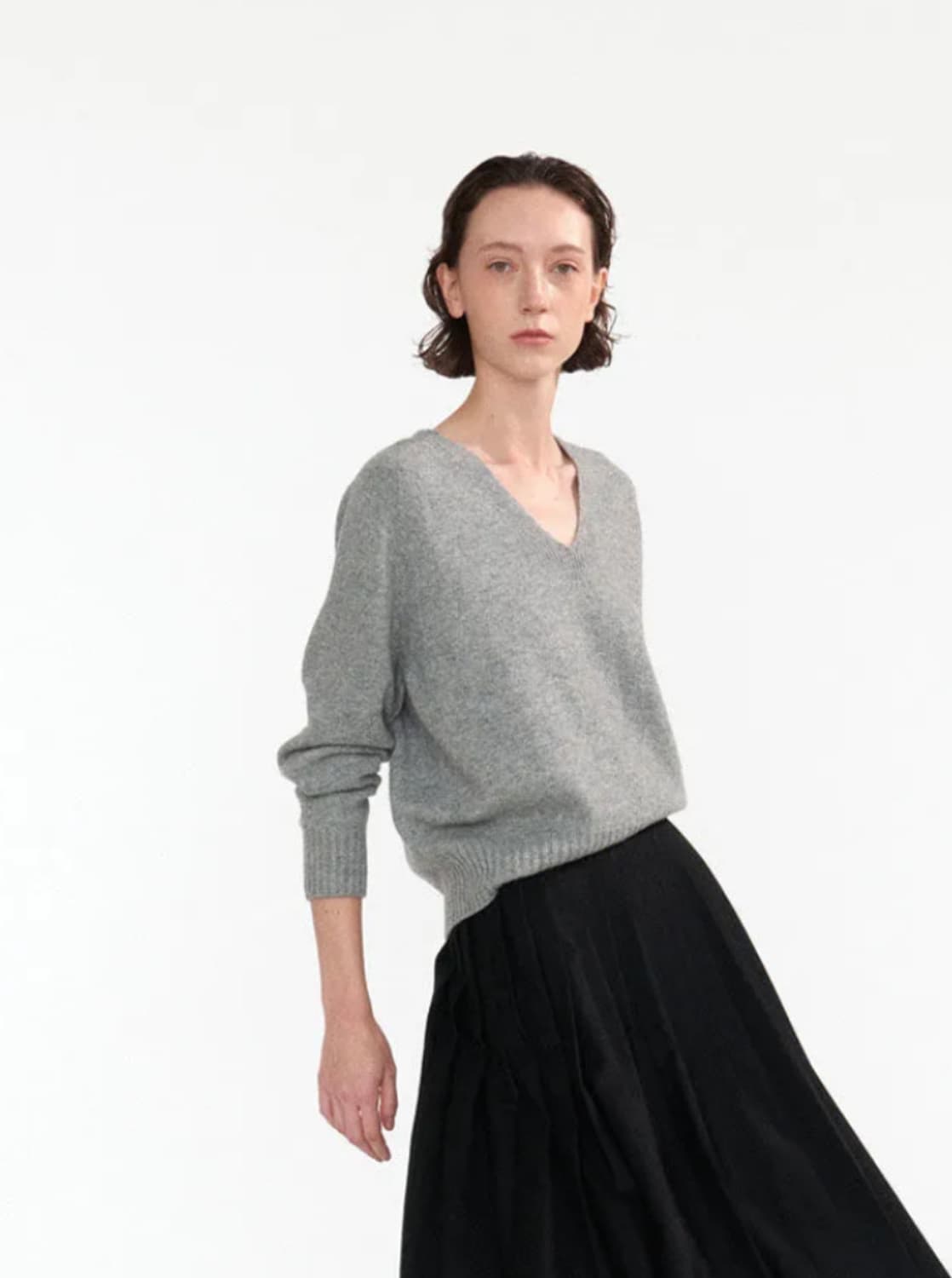 낫띵리튼 브이넥 니트 상품이미지3