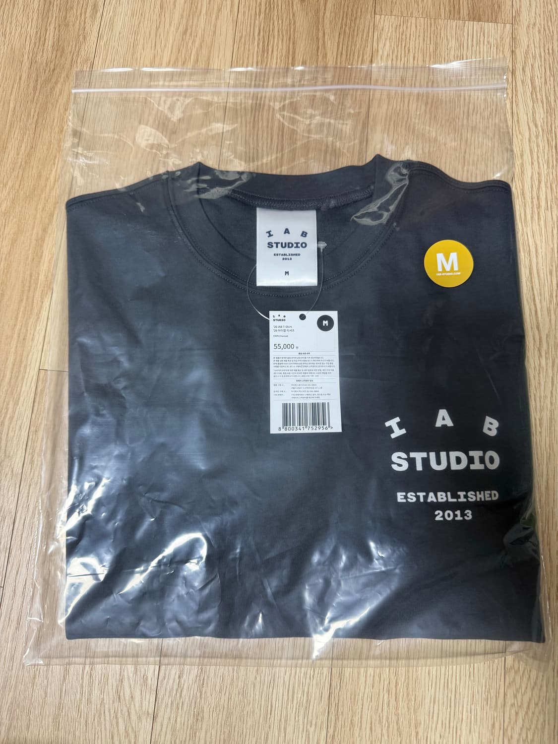 미개봉) 아이앱스튜디오 2026 티셔츠 챠콜 M 상품이미지1