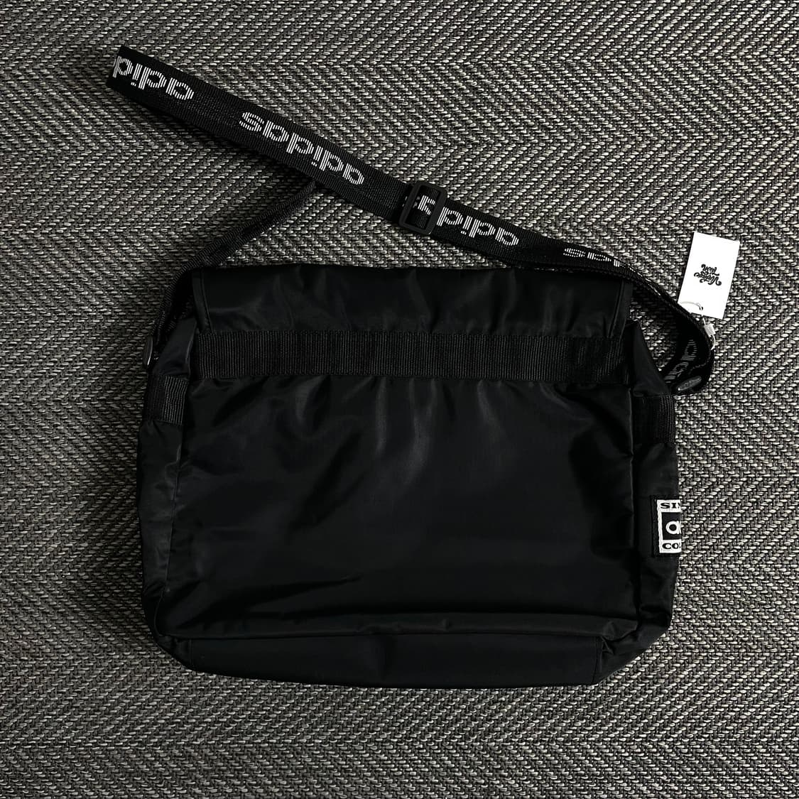 아디다스 올드스쿨 스펠아웃 메신저 크로스백o 2844 상품이미지3