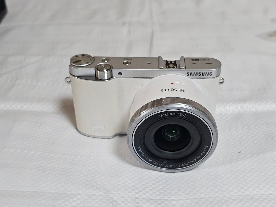삼성 NX3000 미러리스 카메라 화이트 상품이미지1