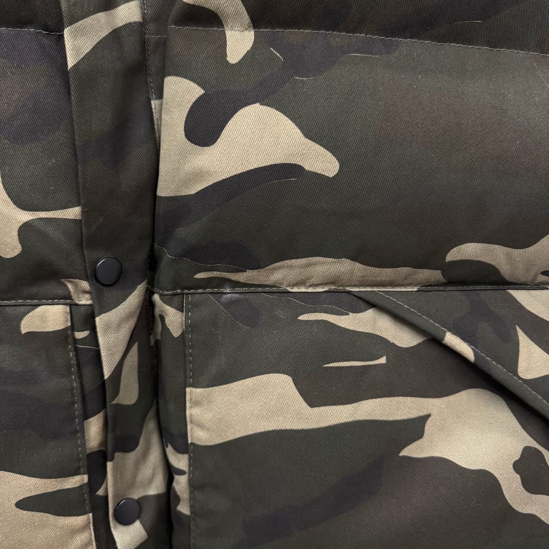 VTG 패딩 베스트 우드랜드 카모 패턴 디테일 하이넥 그린 상품이미지5