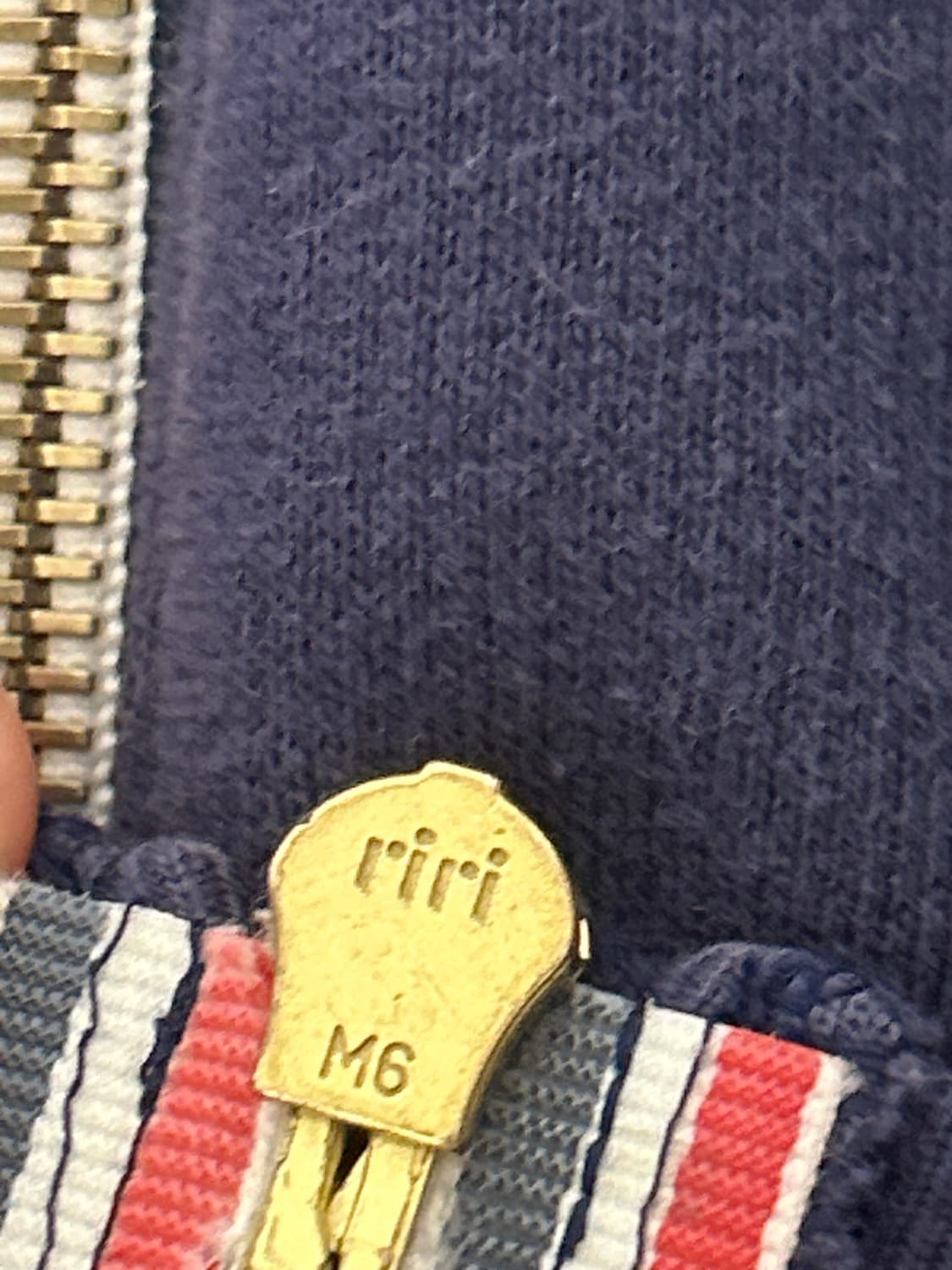 톰 브라운 엔지니어드 사선 후드 집업 네이비 상품이미지8