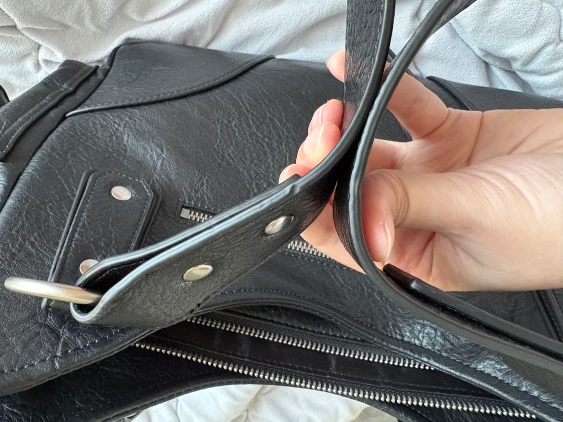 이우가마카라스 숄더백 Studded Leather Shoulder Bag 상품이미지7