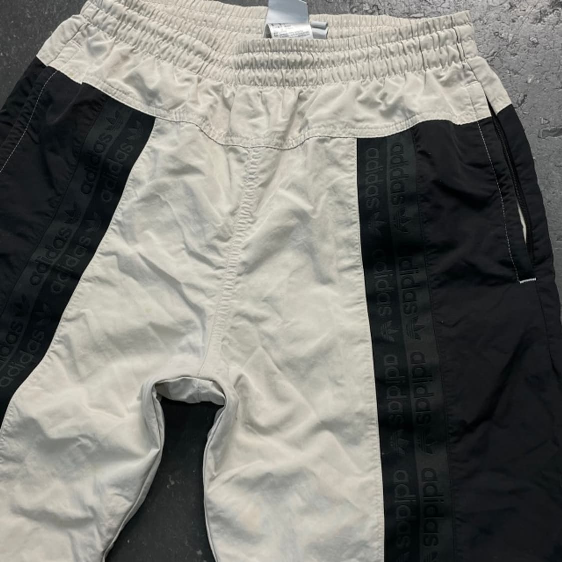 100 아디다스 나일론 팬츠  상품이미지2