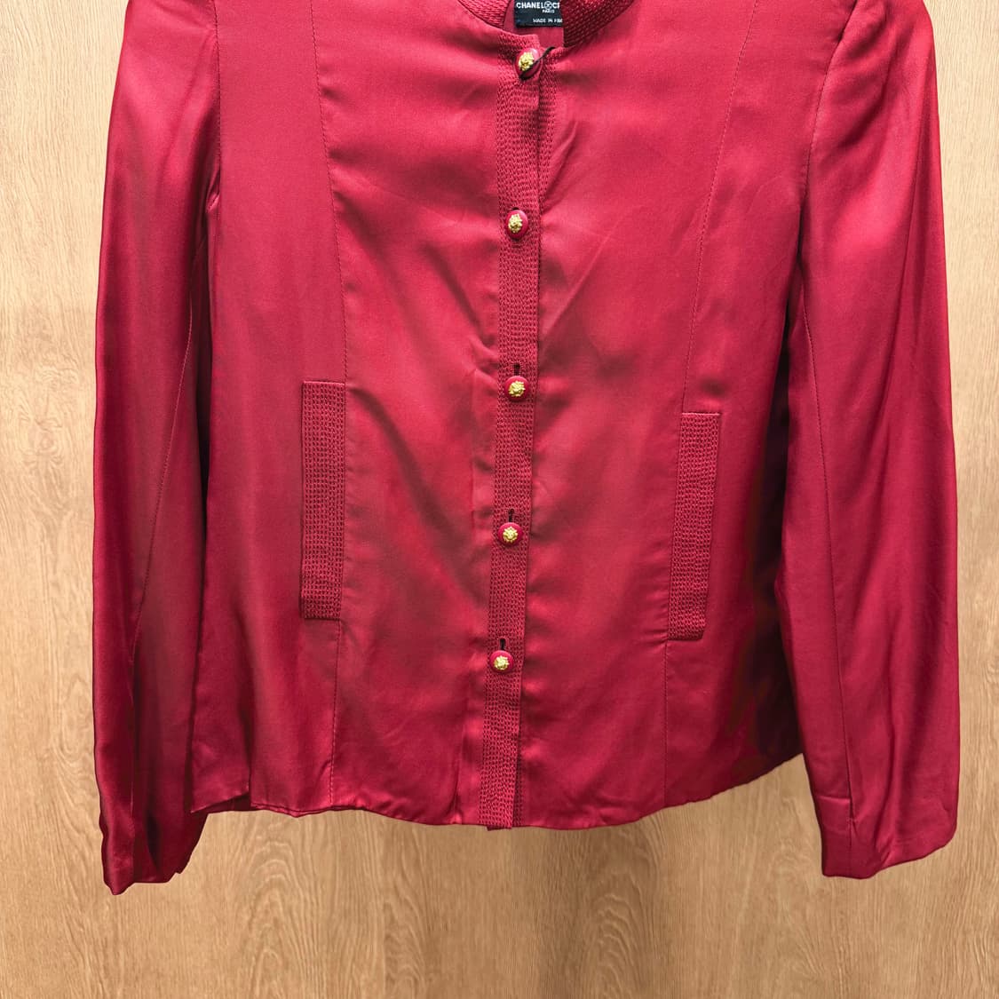 샤넬 실크 노카라 자켓 A라인 스커트 셋업 골드 버튼 플리츠 디테일 레드 상품이미지5