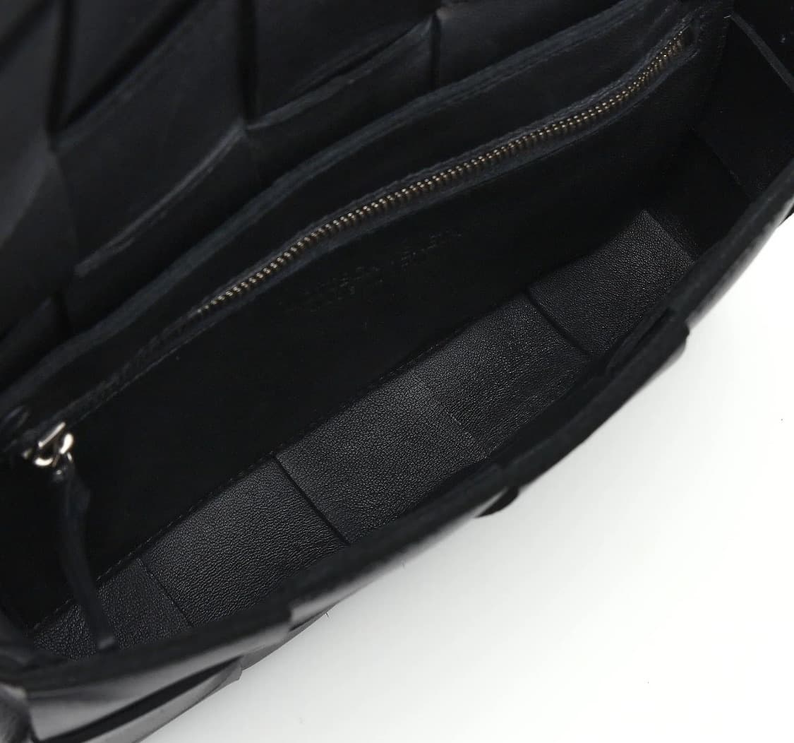 [S급] 보테가베네타 레더 카세트백 판매합니다!!! 상품이미지6