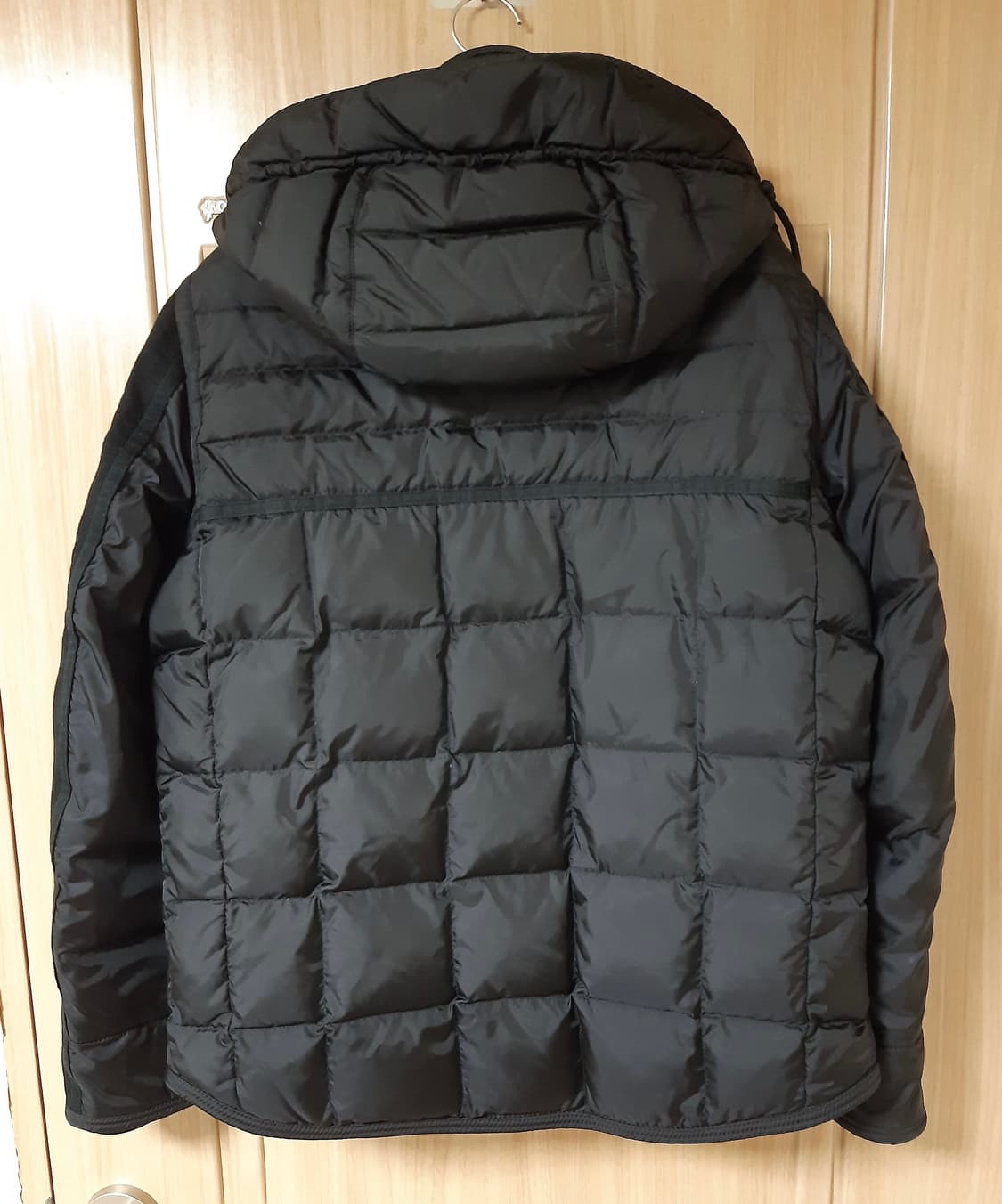 몽클레어 패딩 블랙색상 상품이미지3