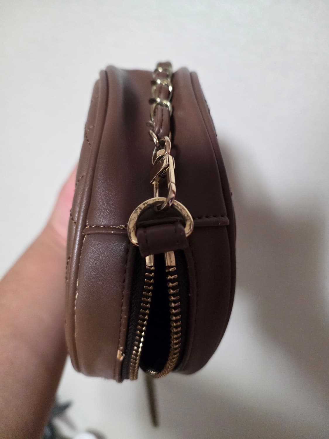 [OS] 베이프 베이비마일로 페이스 퀄팅 레더 크로스백 상품이미지8