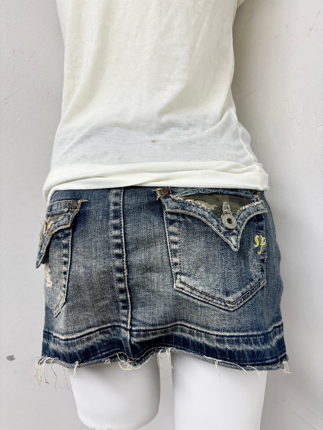 “Vintage” Camo Detail Y2K Mood Denim Sho 상품이미지6