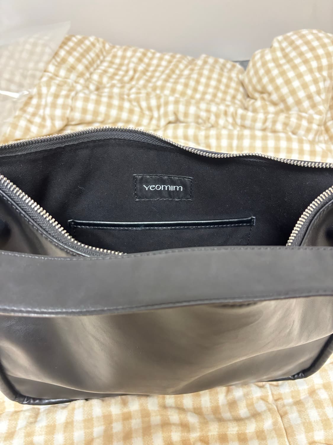 여밈 벨티드 릿지백 블랙 보부상 가방 노트북 크로스백 상품이미지4