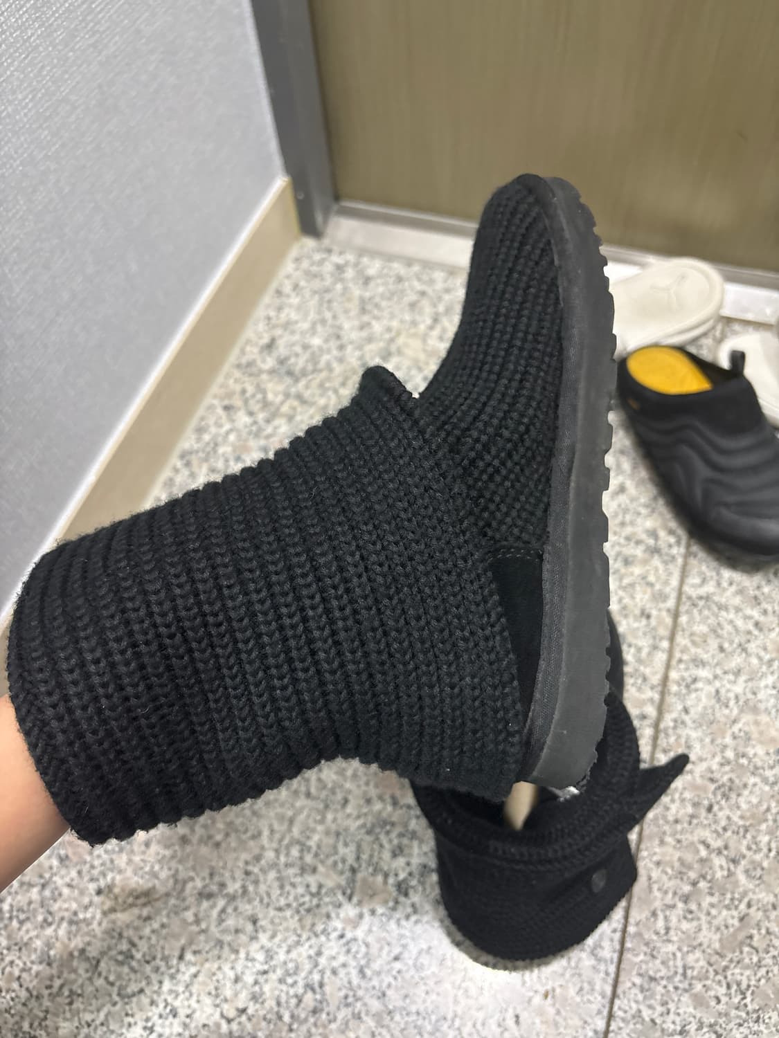 ugg 블랙 니트 카디 부츠 상품이미지3