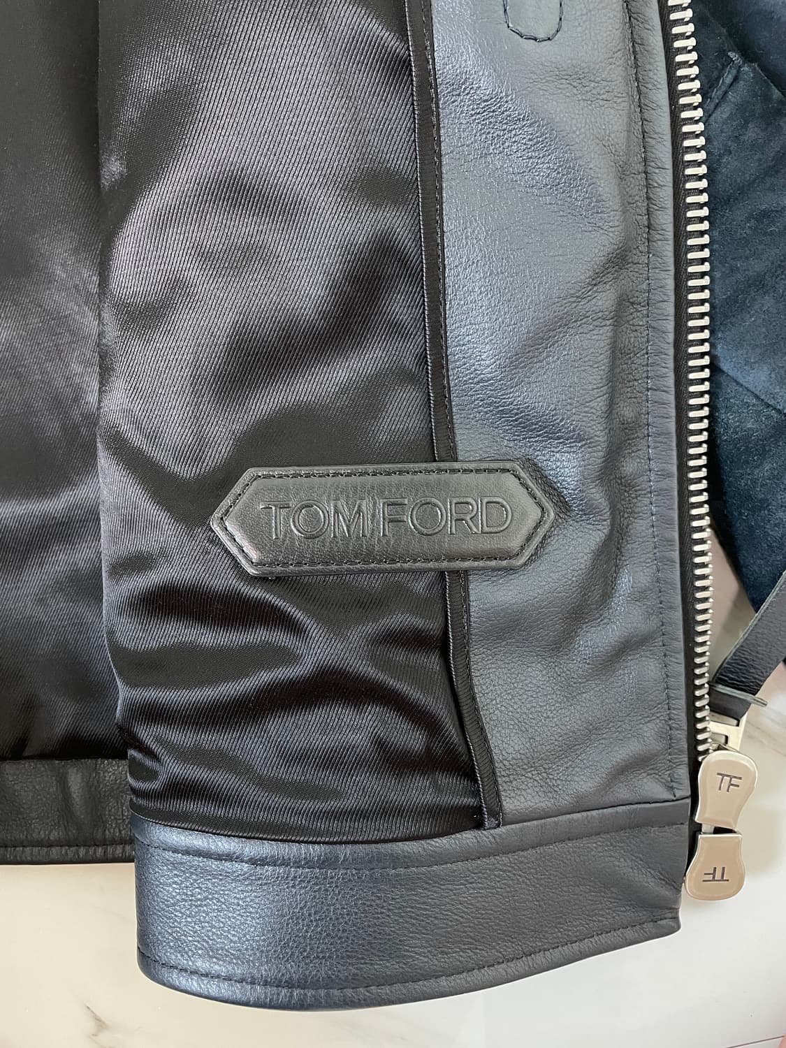 새상품 25FW 톰포드 레더 트리밍 스웨이드 블루종 자켓 54 옷걸이O 상품이미지4