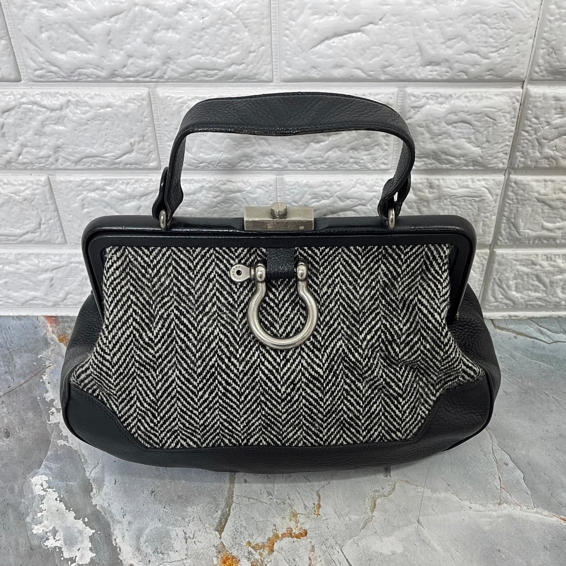 Burberry Vintage Leather Herringbone Tot 상품이미지1