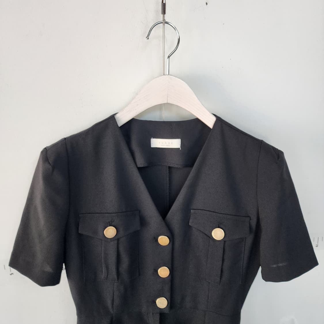 명품 블랙 반팔 점프수트 금장 단추 상품이미지4