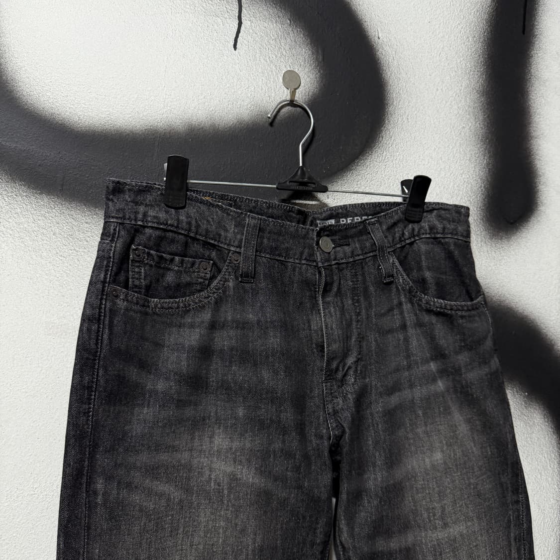 리바이스 프리미엄 511 레더탭 와이드 흑청 데님 팬츠 상품이미지3