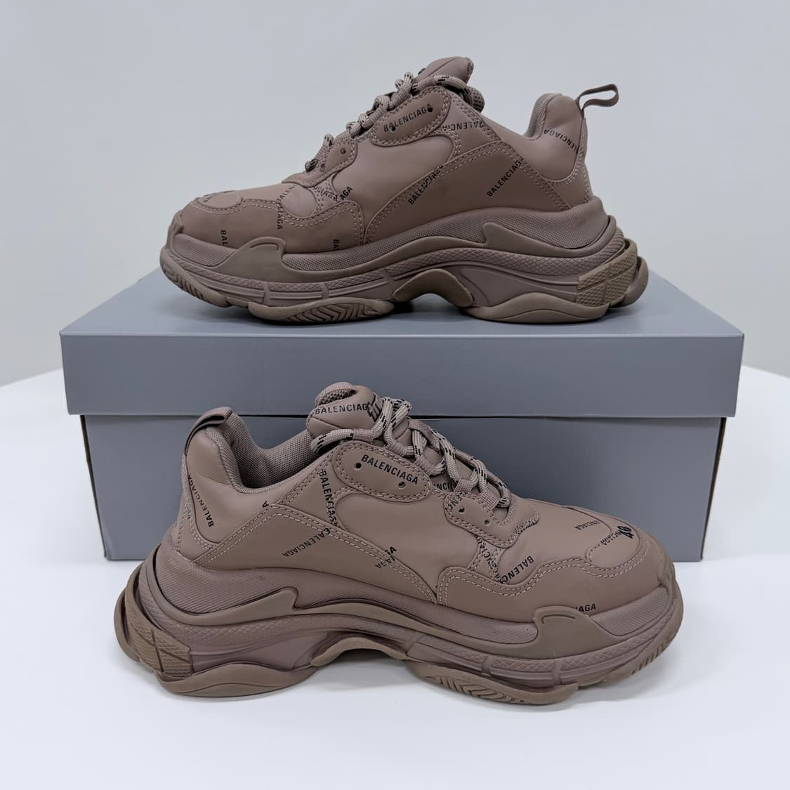 [S급/250] 발렌시아가 트리플 S 올 오버 로고 스니커즈 베이지 상품이미지4