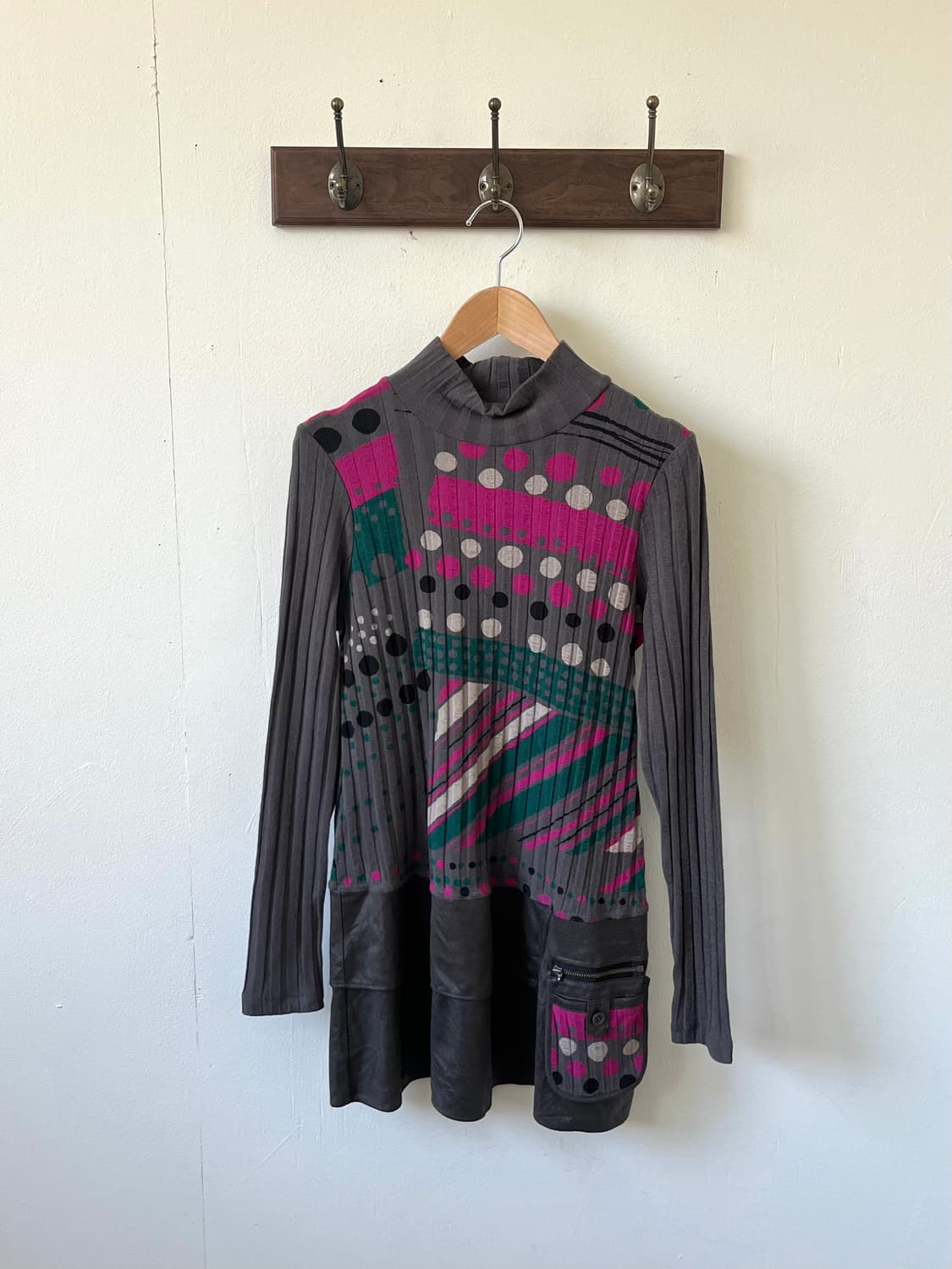 TRAFFIC BASIC STYLE 아트 롱 터틀넥 상품이미지1