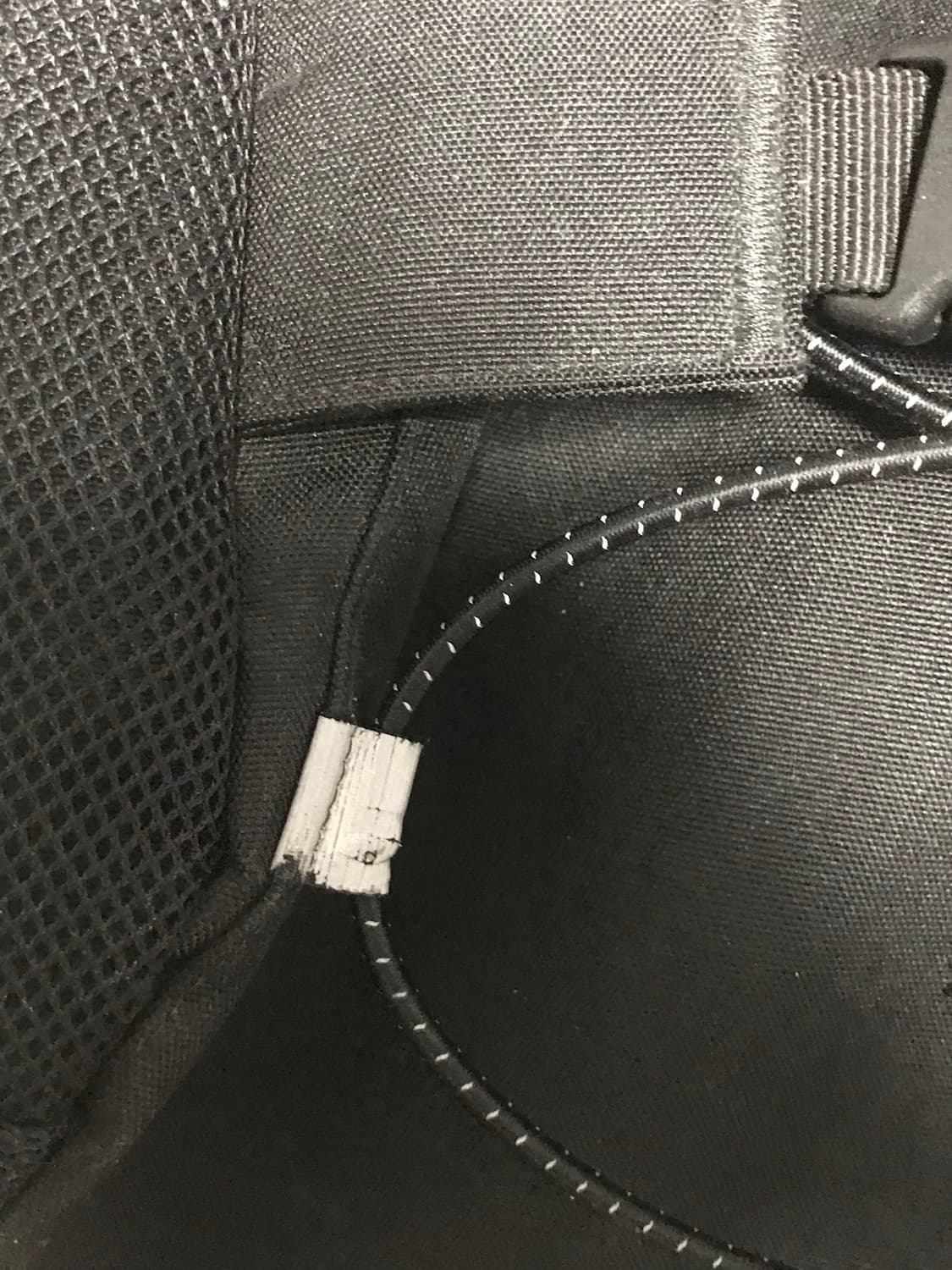 (무배) 칼하트 리플렉티브 킥플립 백팩 상품이미지4