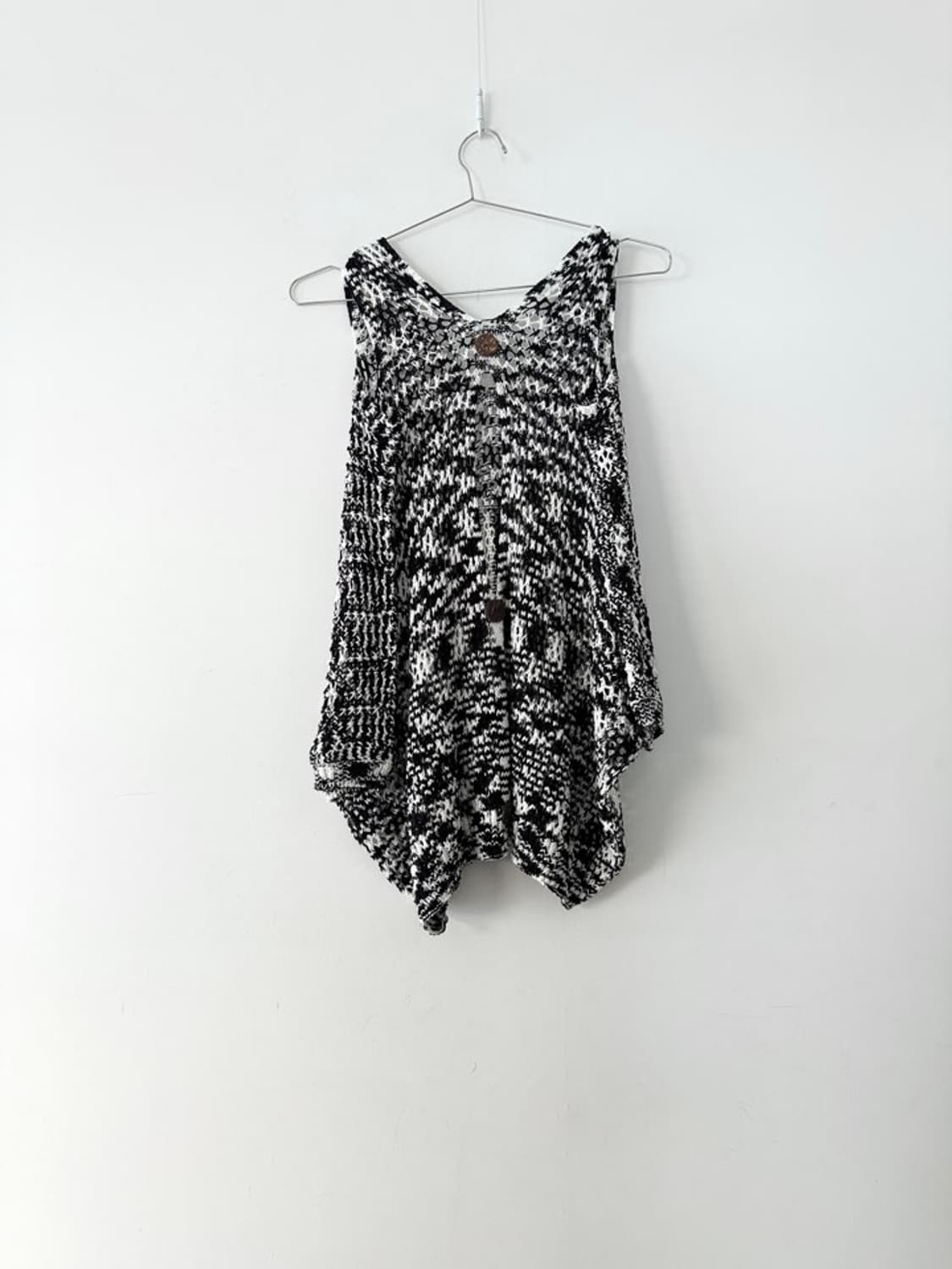 Shoulder slit half knit 상품이미지1