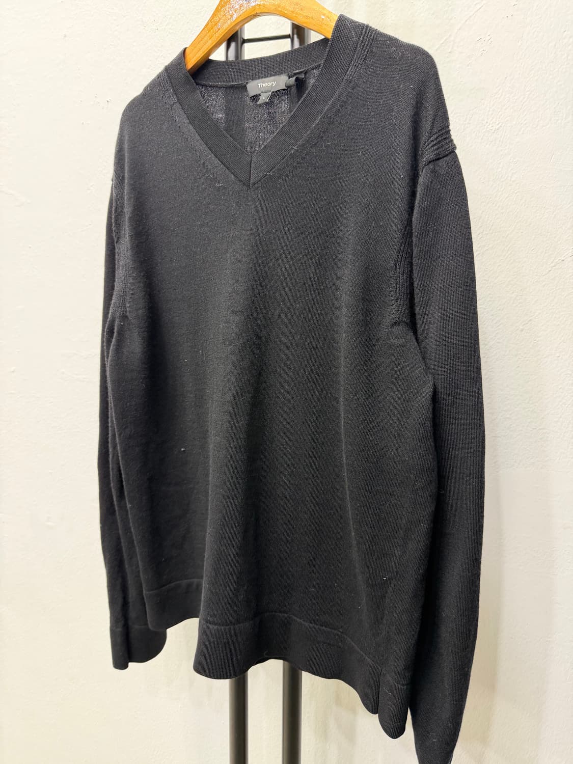정품) Theory 띠어리 블랙 브이넥 니트 L  상품이미지3