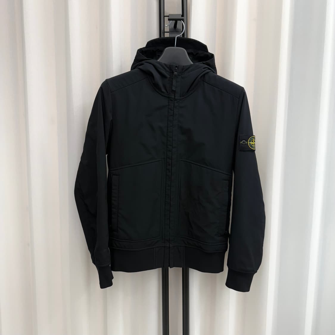 [M] 스톤아일랜드 소프트쉘 후드 바람막이 상품이미지1