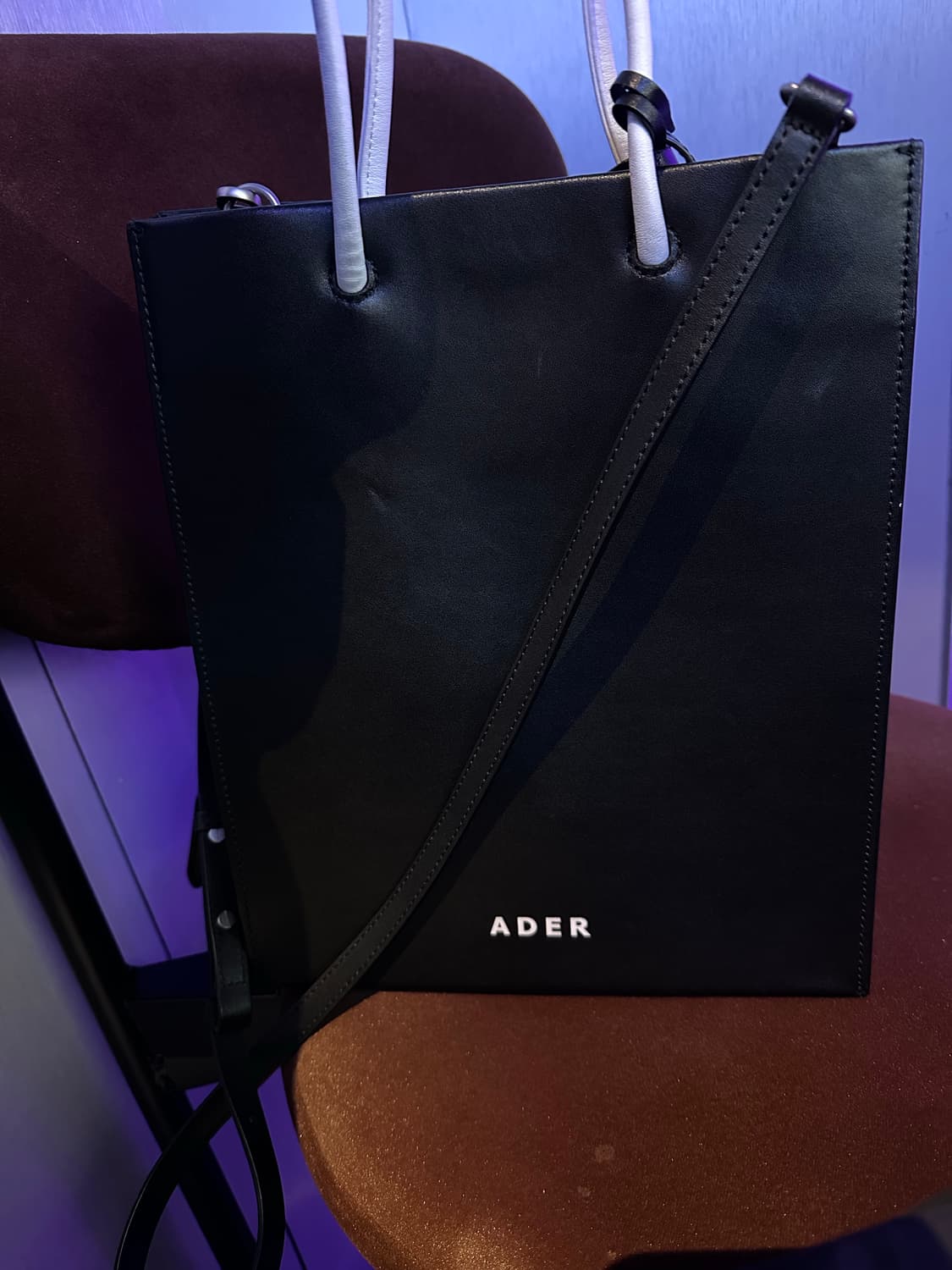 아더에러 쇼퍼백 M 사이즈 상품이미지2