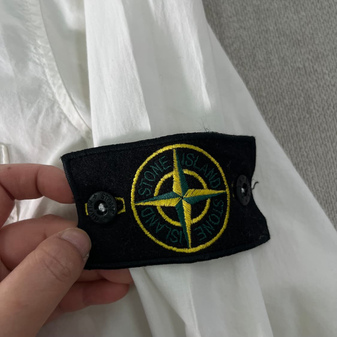 100 스톤아일랜드 와펜 심볼 화이트 코튼 포켓 셔츠 상품이미지7