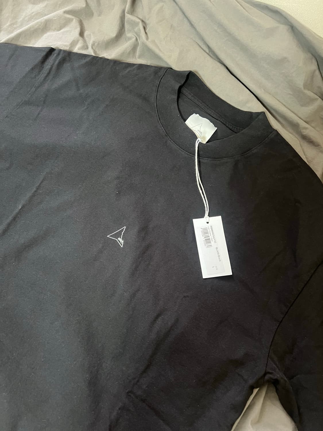 (L) 로아 ROA 블랙 로고 반팔티 새상품 상품이미지1