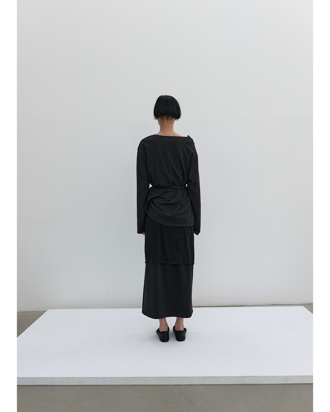 DIAGONAL STRIPE DETAIL TOP IN BLACK-GREY 상품이미지4