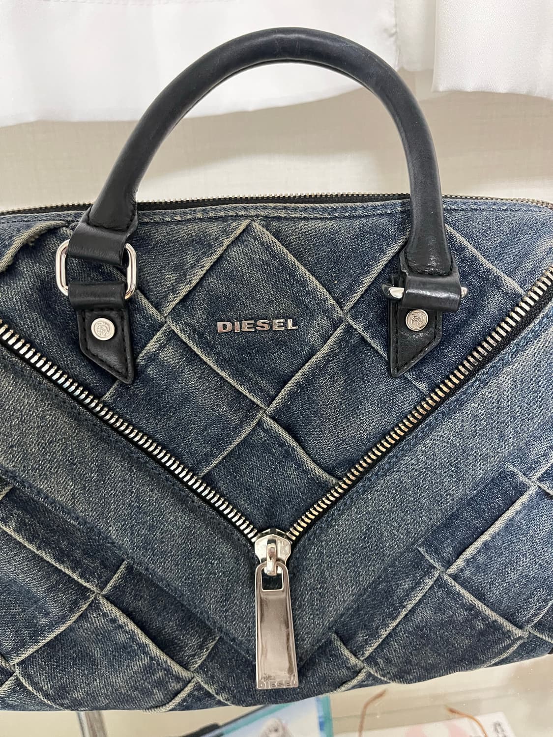 Diesel 지퍼 데님 핸드백 오네갸루 상품이미지2