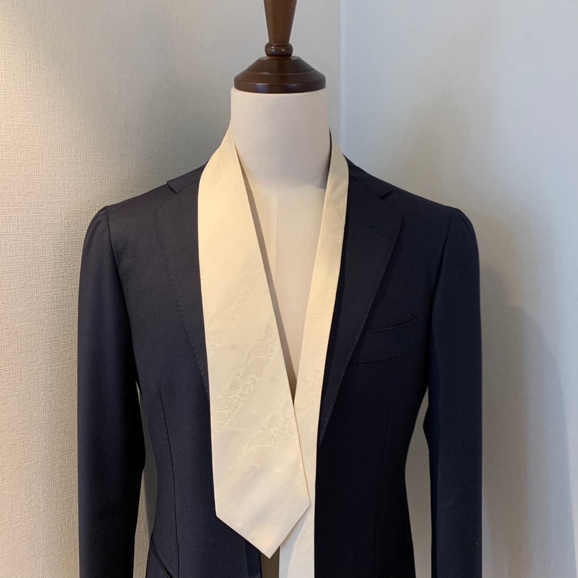 버버리(BURBERRY) 화이트 페이즐리 명품 결혼식넥타이 A+등급 상품이미지1