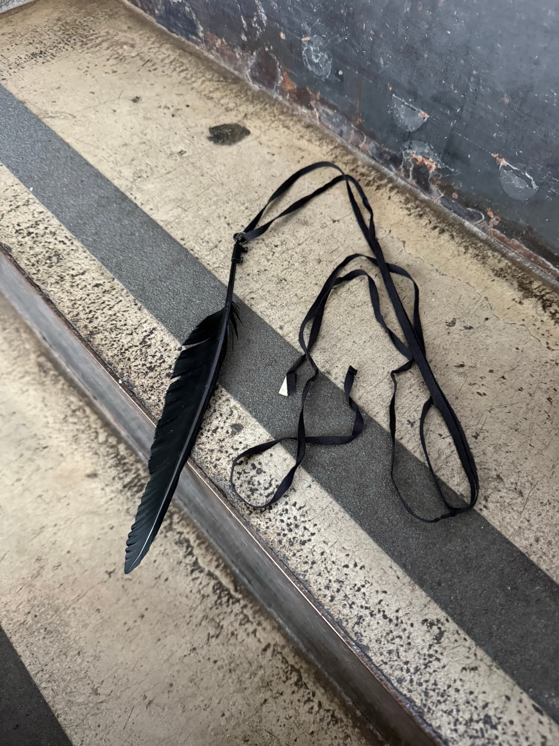 앤드뮐미스터 블랙 페더 스트랩 목걸이 상품이미지6