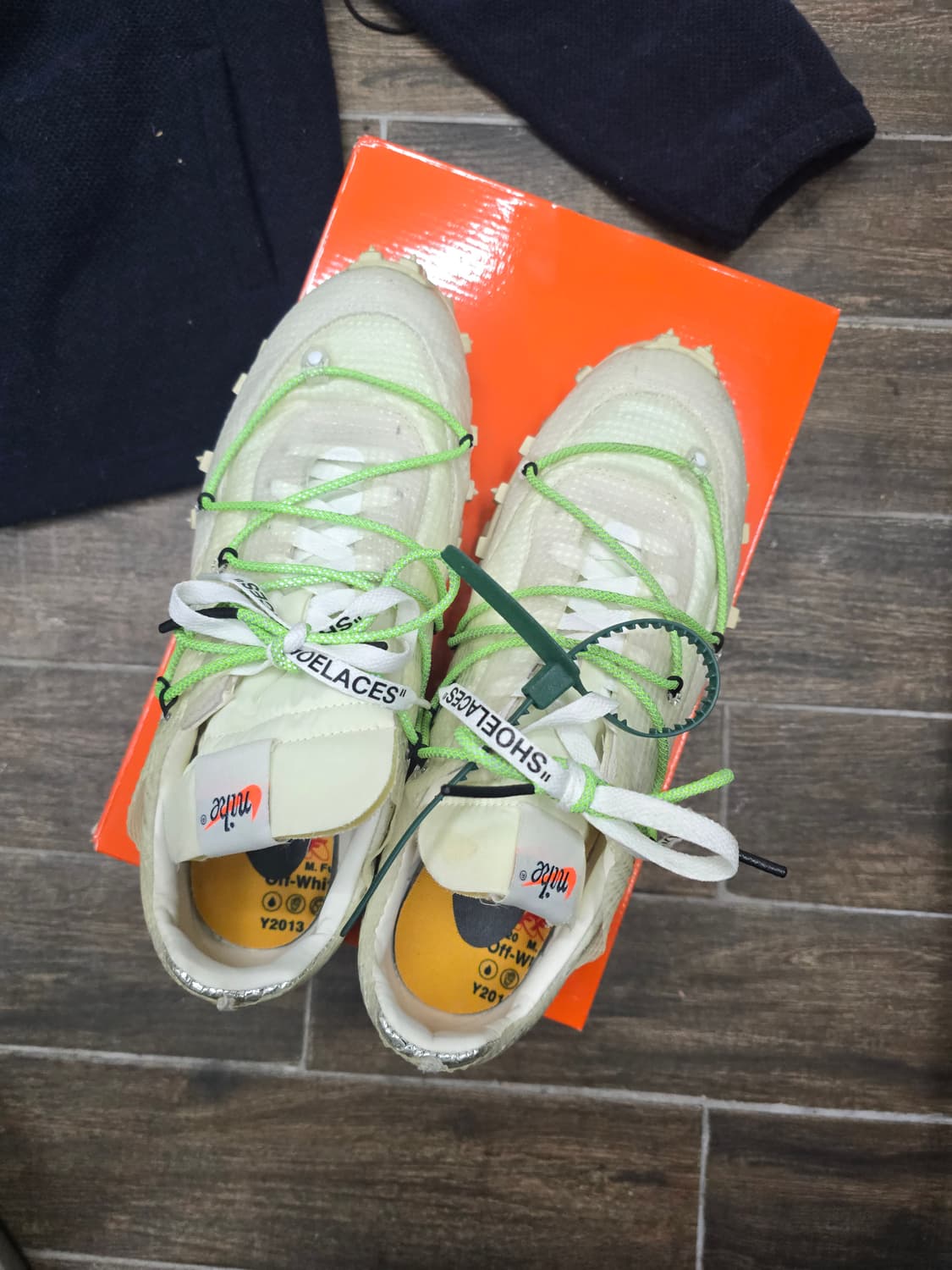 나이키 x 오프화이트 와플 레이서 화이트

(W) Nike x Off-W 상품이미지1