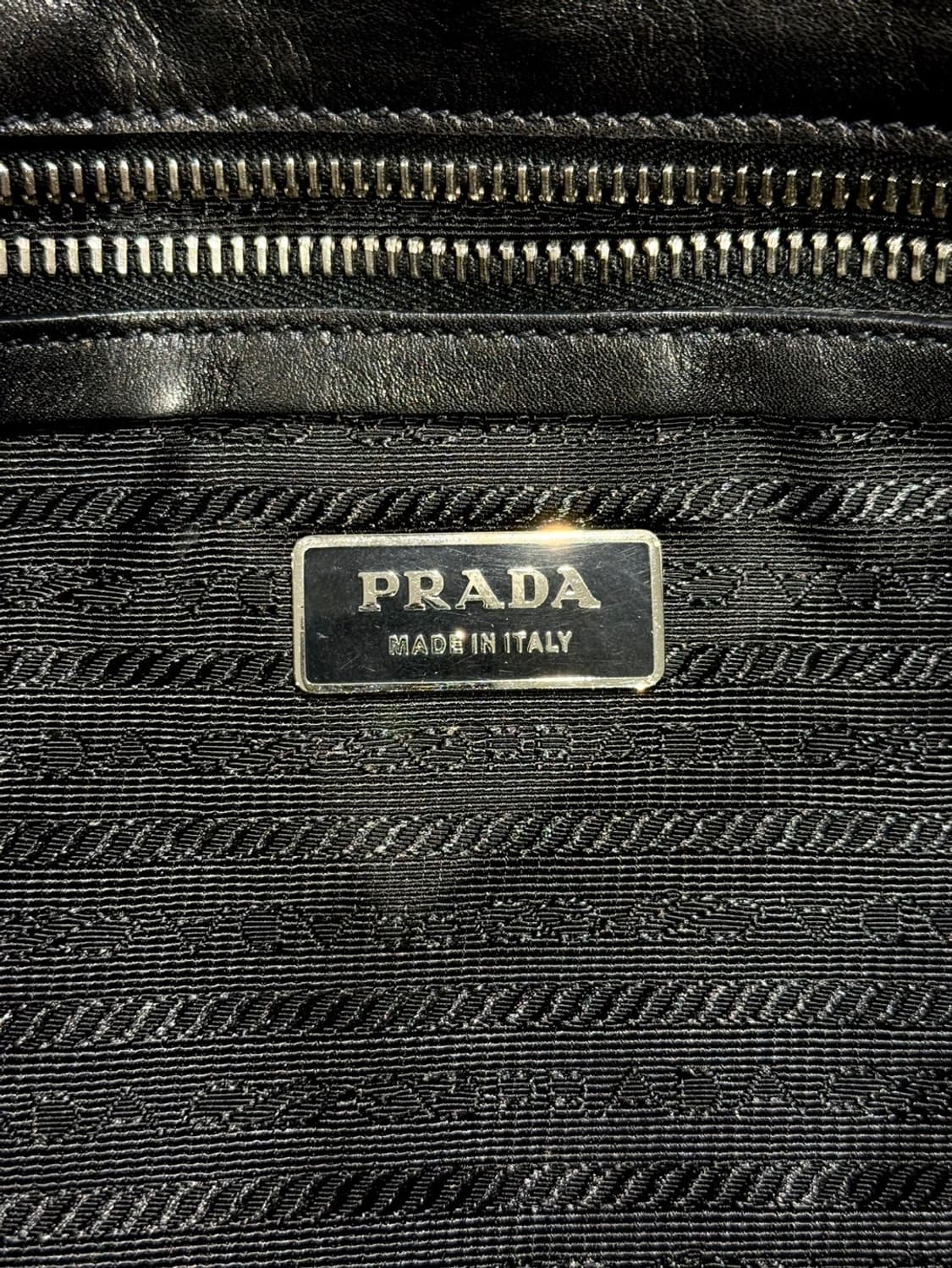 프라다 블랙 테수토 포코노 버클 바게트 숄더백 상품이미지7