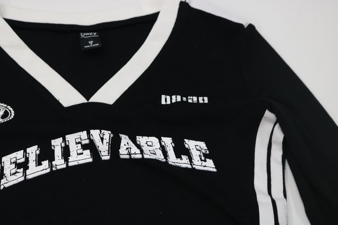  데이지 블랙 배색 V넥 BELIEVABLE 크롭 긴팔티셔츠 (M) 상품이미지5